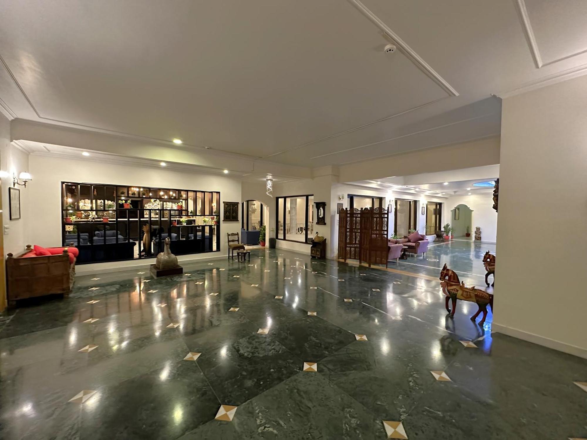 A S Hotels Khajurāho Extérieur photo