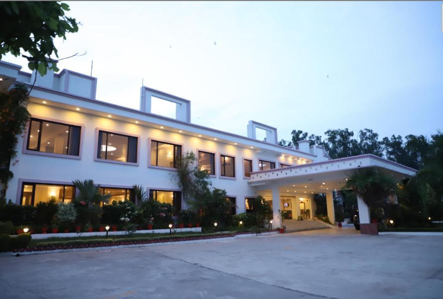 A S Hotels Khajurāho Extérieur photo